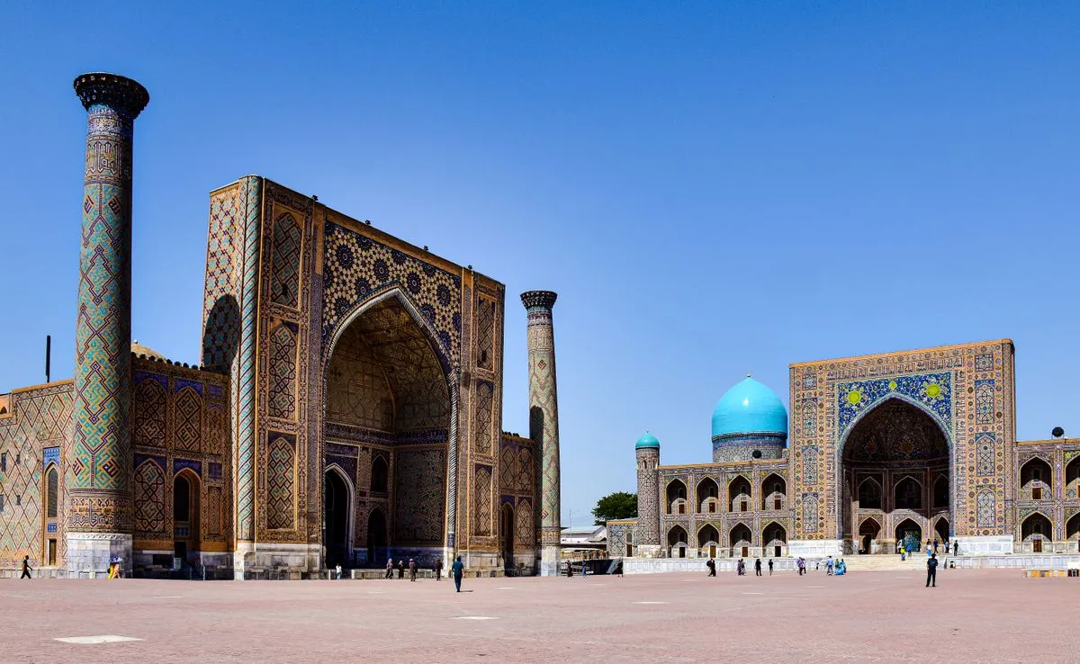 Madraças Ulugh-Beg e Tilya-Kori na Praça Registan, Uzbequistão